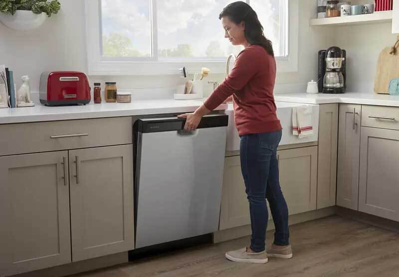 Nicole Yost Featured in National Whirlpool Dishwasher Commercial